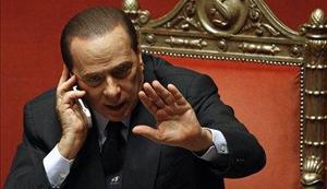 Berlusconi se je odpovedal mobitelu