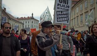 AFP o Sloveniji: Nezadovoljstvo zaradi korupcije še naprej tli