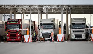 Po brexitu: tovornjaki bodo na meji čakali dva dni, v pristanišču kaos