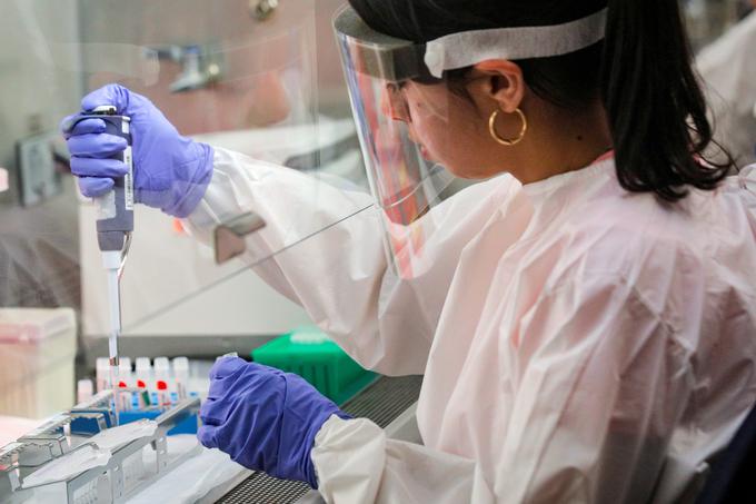 Virus sars-cov-2, ki povzroča bolezen covid-19, je v Evropi, ZDA in drugje po svetu krožil že, še preden so v Wuhanu potrdili prve primere okužb, pravijo znanstveniki. | Foto: Getty Images