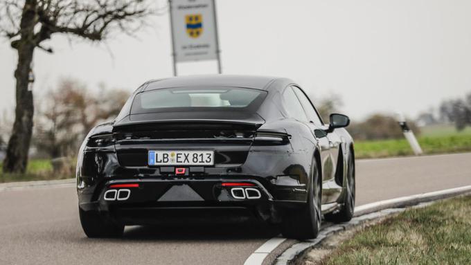 Električni porsche taycan - v Ljubljani mu bodo postavili zelo zmogljivo polninico z močjo 320 kilovatov. | Foto: Porsche