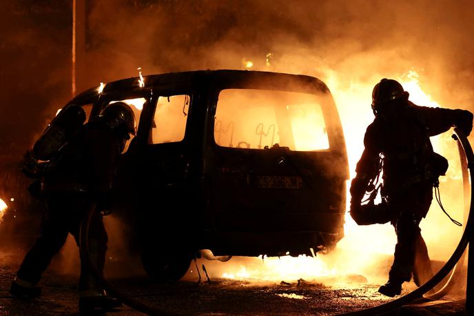 Francija | Protestniki so v petih dneh zažgali dva tisoč vozil. | Foto Reuters