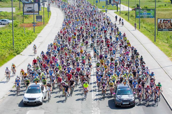 Franja se je iz 700 kolesarjev, kolikor jih je štartalo pred 35 leti, preoblikovala v tridnevni kolesarski praznik, ki se ga udeležuje več kot sedem tisoč kolesarjev.  | Foto: Vid Ponikvar