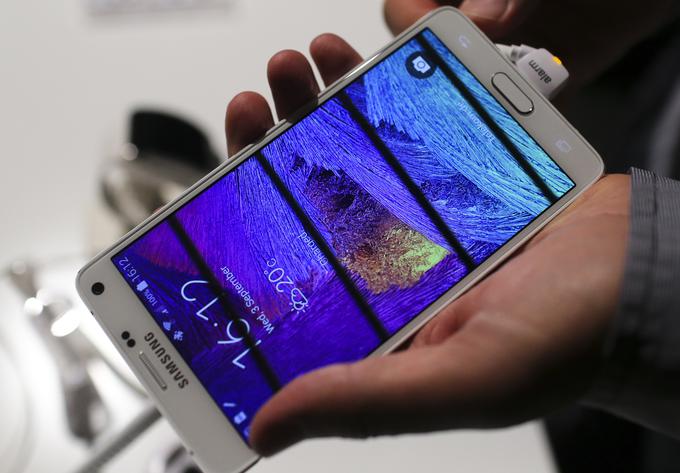 Zadnji Galaxy Note, ki je omogočal odstranitev baterije, je bil Note 4. Izšel je oktobra 2014. | Foto: Reuters