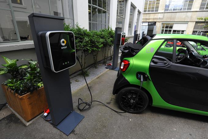 Električni smart fortwo cabrio electric drive hoče v mestu izstopati ne zgolj s svojo eko zgodbo z ničelnim oziroma izjemno nizkim ogljičnim odtisom. | Foto: Jure Gregorčič