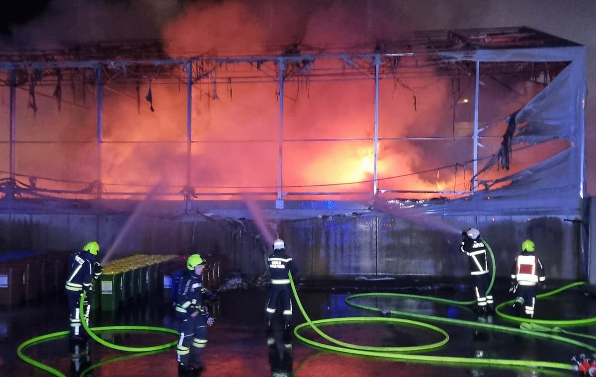 Požar | Intervencija gasilcev še poteka.  | Foto PGD Pregersko/Facebook