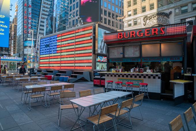 Prazen je bil celo vedno oblegani Times Square. | Foto: Getty Images