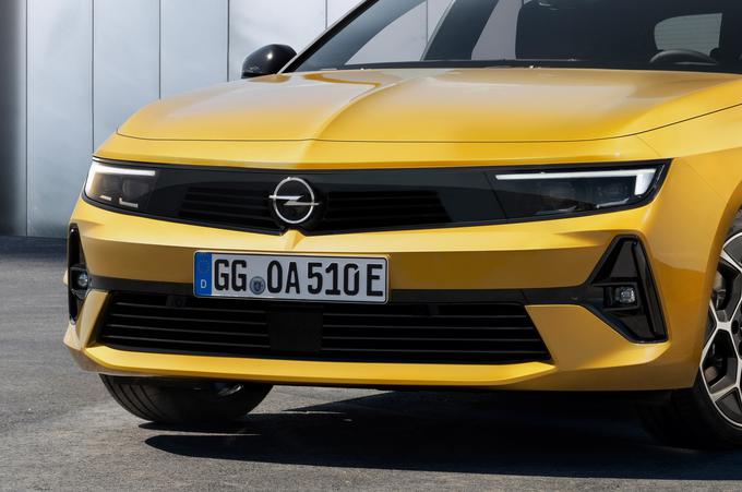 Astra je dobila prepoznaven sprednji del z matričnimi žarometi LED. | Foto: Opel