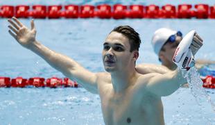 Milak Phelpsu odvzel rekord na 200 m delfin #video