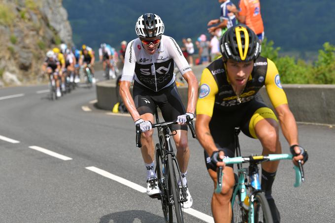 Veliki Chris Froome je Rogliču vseskozi gledal v hrbet. Slovenski kolesar ga je s svojimi skoki večkrat na dirki povsem zlomil. | Foto: Getty Images