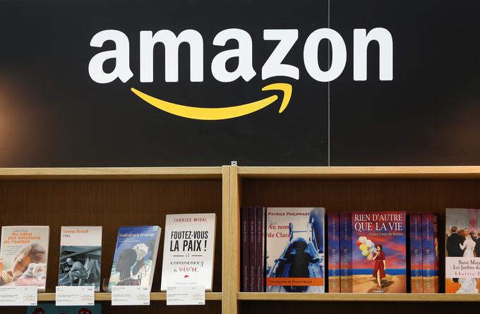 Amazon.com je bil na začetku, delovati je začel leta 1995, spletna prodajalna knjig. V prvem mesecu delovanja so vsaj eno knjigo prodali v vseh 50 zveznih držav ZDA in v 45 drugih držav po svetu. Bezosov recept je bil uspešnica - ker je vse knjige po prejemu naročila od stranke naročal neposredno od tiskarn, je imel praktično neomejeno veliko skladišče, fizične knjigarne, kamor mora kupec iti po knjigo, pa ne. | Foto: Reuters