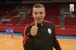 Poldi z metom s polovice izzval nemškega zvezdnika iz lige NBA video