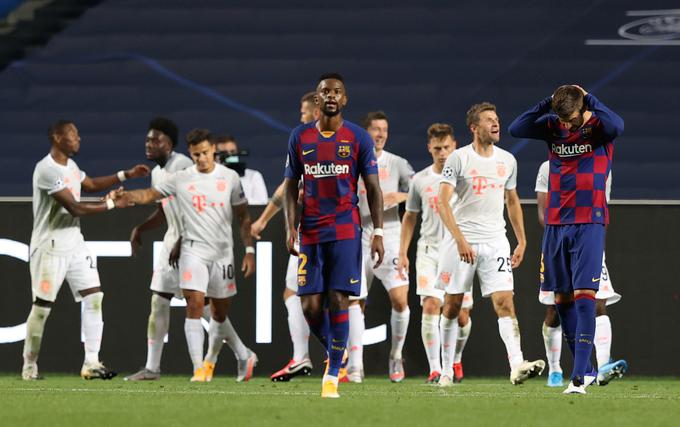 Razočaranje nogometašev Barcelone po nevsakdanjem polomu v ligi prvakov. | Foto: Reuters