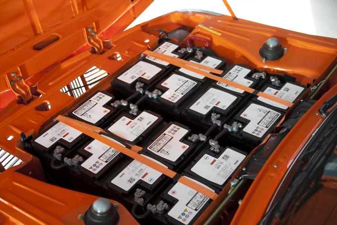 Baterije so imele kapaciteto 12,6 kilovatne ure. Takšna količina energije pri današnjih električnih avtomobilih lahko zadostuje tudi za sto prevoženih kilometrov. | Foto: BMW