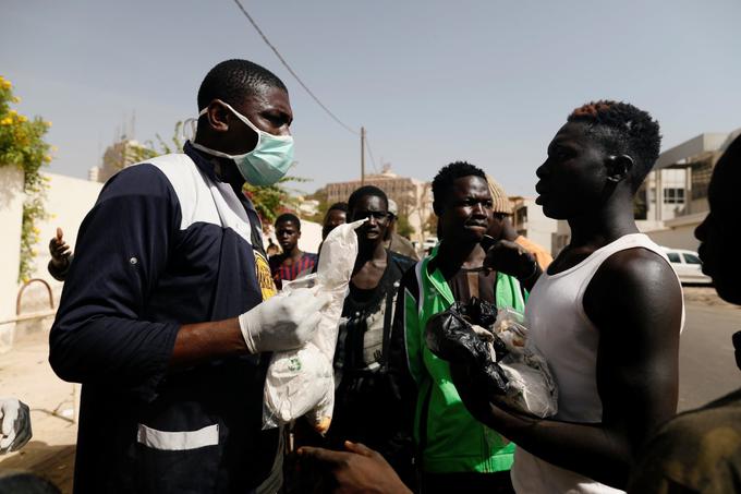 V Senegalu imajo po najnovejših podatkih potrjenih 299 okužb in dve smrti zaradi novega koronavirusa. | Foto: Reuters