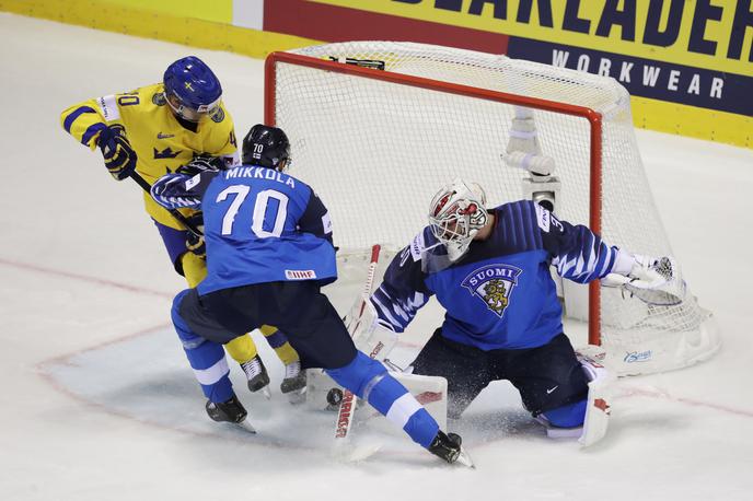 Švedska Finska SP v hokeju 2019 | Finci so minuto in pol pred koncem rednega dela izenačili in izsilili podaljšek, v njem pa končali švedske upe na tretji zaporedni naslov prvakov. | Foto Reuters