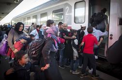 V Dobovo prispelo več kot tri tisoč beguncev