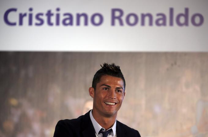 Portugalski nogometni zvezdnik Cristiano Ronaldo je letos s svojo ekipo postal evropski prvak.  | Foto: Thinkstock