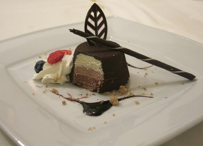 Tortica s tremi vrstami čokolade | Foto: Miha First