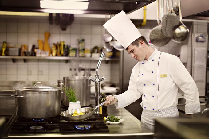 Chef Simon Bertoncelj skrbi tudi za razvajanje brbončic v hotelskih restavracijah Hotela Park in Rikli Balance Hotela. | Foto: 