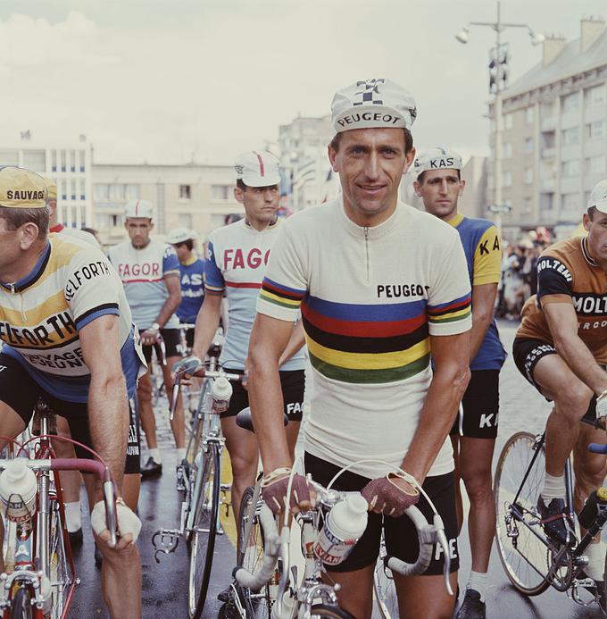 Pred štartom francoskega Toura leta 1966 v mavrični majici svetovnega prvaka.  | Foto: Getty Images