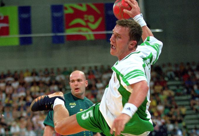 Leta 2000 je skupaj s slovensko reprezentanco prvič nastopil na olimpijskih igrah. | Foto: Guliverimage/Getty Images