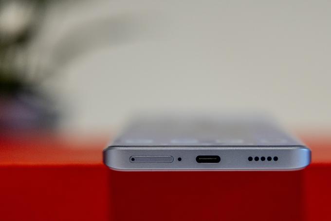 Spodnja stran pametnega telefona Redmi Note 13 Pro+ | Foto: Ana Kovač