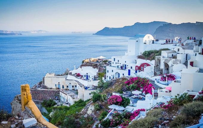 Santorini, Grčija - če niste oboževalec nevzdržne gneče, raje obiščite prav tako čudovit Naksos, ki je v isti skupini otokov kot Santorini, ali pa umirjeni Patmos s čudovitimi plažami in razgibano pokrajino. | Foto: Pixabay