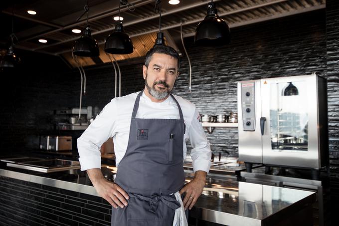 Nad kuhinjo restavracije B bo bdel italijanski kuhar Alfredo Russo, ki ima v Torinu restavracijo z Michelinovo zvezdico. Russo sicer osebno v njej ne bo ves čas prisoten, bo pa za kulinarične užitke skrbel eden izmed njegovih chefov. | Foto: Matic Klanšek Velej/Sportida