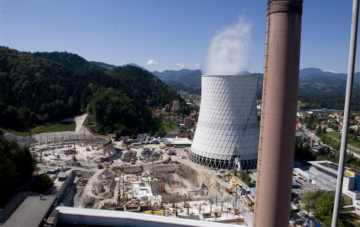 TEŠ, TEŠ 6, avgust 2011 | Oskrbo Slovenije z električno in toplotno energijo bo v času zaustavitve zagotavljala plinska turbina. | Foto Bor Slana