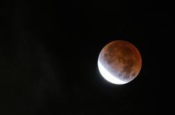 Osupljivo: najdaljši lunin mrk po 500 letih #video