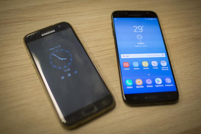 Oblika letošnjega J7 (na fotografiji desno) je nezmotljivo Samsungova, podobnost z lanskim najprestižnejšim Samsungovim pametnim telefonom Samsung Galaxy S7 (na sliki levo) pa več kot očitna. | Foto: Bojan Puhek