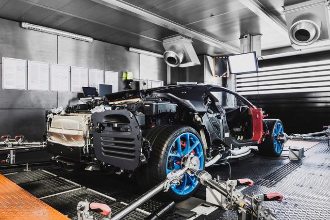 Pri Bugattiju trdijo, da tako dovršenega dinamometra nima nihče med avtomobilskimi tekmeci. | Foto: Bugatti