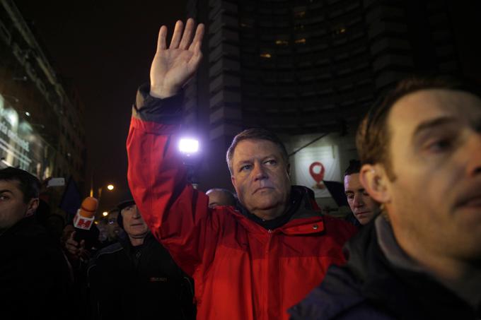 Premier je za proteste obtožil romunskega predsednika Klausa Iohannisa. | Foto: Reuters