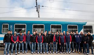 Slovenci z vlakom po nove odgovore: Imamo še rezerve #foto #video