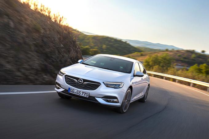 Bencinski vrh bo ponujal novi 2,0-litrski turbomotor s 191 kilovati (260 "konji") in 400 njutonmetri navora v območju med tri tisoč in štiri tisoč vrtljaji. Zanj obljubljajo 8,6-litrsko povprečno porabo na sto kilometrov in v povprečju 197 gramov izpustov CO2 na prevoženi kilometer. | Foto: Opel