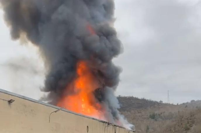 Požar Viviez | Požar skuša omejiti 70 gasilcev.  | Foto X/@PascalMazet
