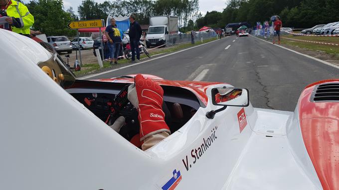 Napetost pred štartom. Vladimir Stankovič je bil s športnim prototipom drugi najhitrejši Slovenec. | Foto: Gregor Pavšič