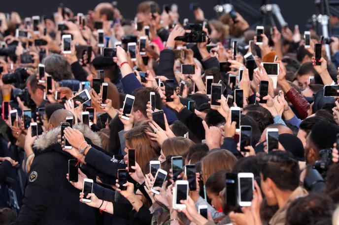 Pametni telefoni, pametni telefon | Večina slovenskih uporabnikov (vsaj tistih, ki so odgovorili na vprašanja v anketi) je za svoj mobilni telefon pripravljena odšteti med 300 in 500 evrov. | Foto Reuters