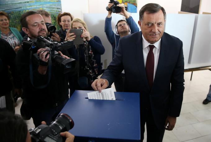 Predsednik Republike Srbske Milorad Dodik je glede morebitne aretacije zaradi izvedbe referenduma kljub prepovedi ustavnega sodišča dejal, da je odgovor tožilstvu zmaga na referendumu. | Foto: Reuters