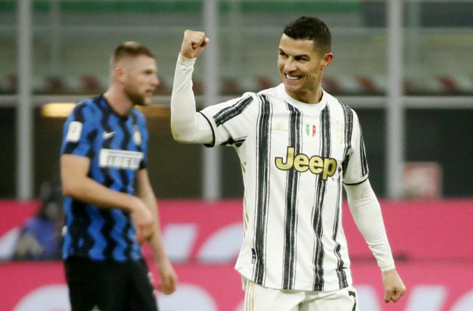 Cristiano Ronaldo je bil veliki junak Juventusa na torkovi tekmi v Milanu. | Foto: Reuters
