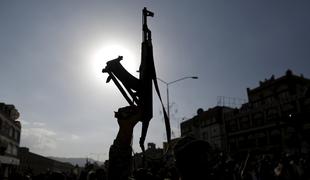 Jemenski uporniki vdrli v Aden, zasegli predsedniško palačo