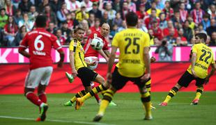 Bayern temeljito porazil Dortmund, Kamplovi poraženi v Leipzigu