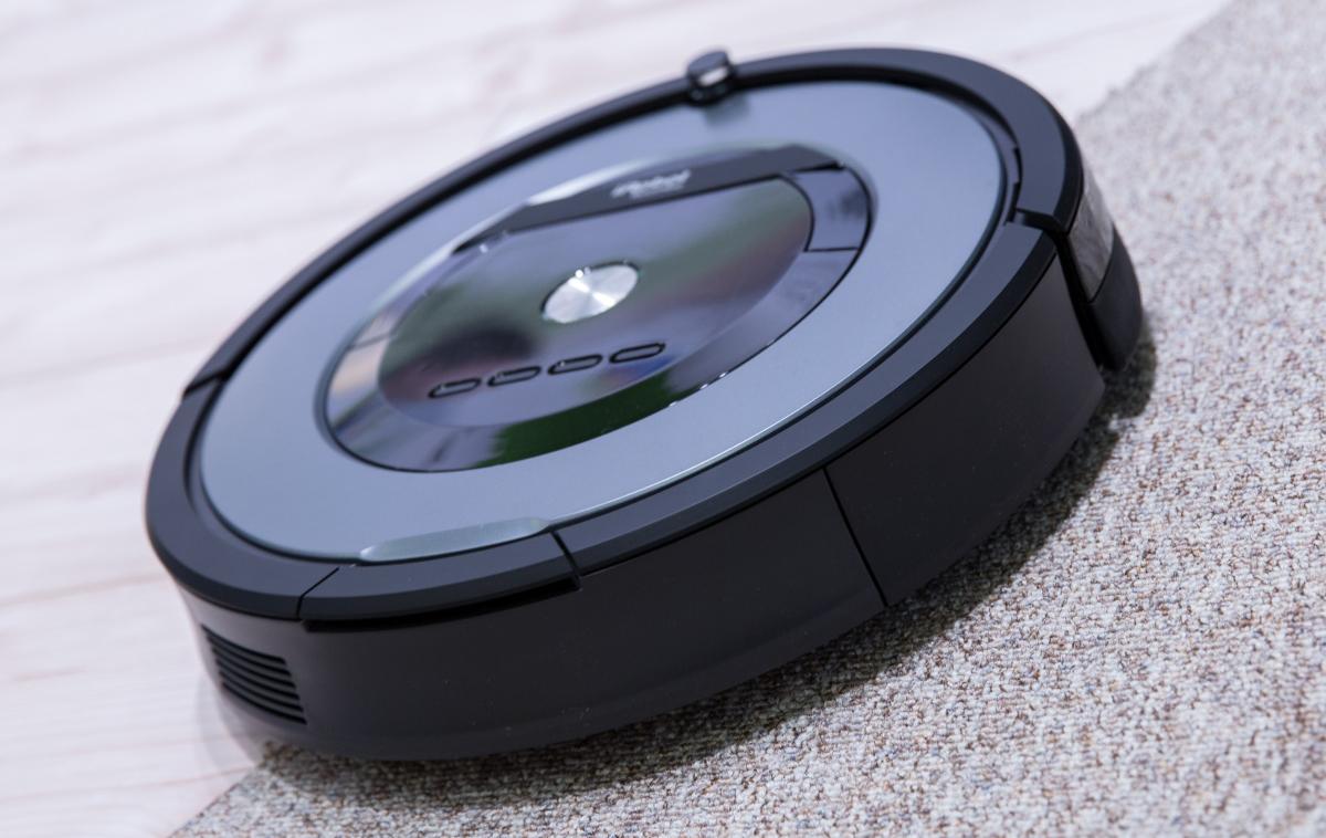 Roomba, iRobot | Namen posla je razširiti Amazonove ambicije glede umetne inteligence in pametnega doma, poroča AFP. | Foto Guliver Image