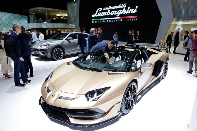 Lamborghini aventador SVJ roadster - brezstrešnega športnika poganja 6,5-litrski dvanajstvaljnik s 566 kilovati in 720 njutonmetri navora. | Foto: Reuters
