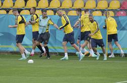 Uefa od Ukrajine zahteva odstranitev slogana Slava junakom z uradnega dresa