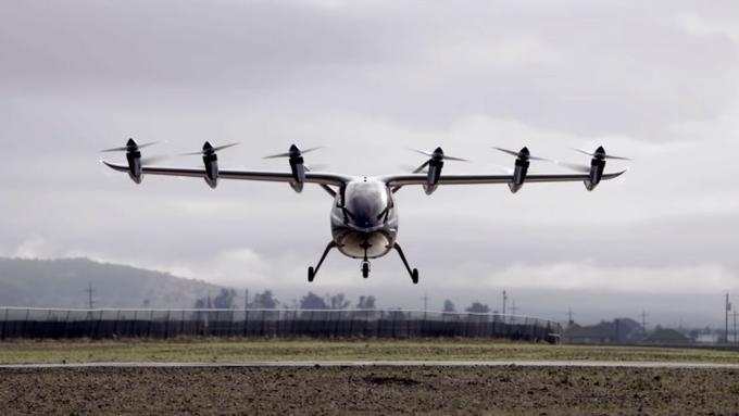 Prvi navpični vzlet, lebdenje na mestu in pristanek so že uspešno izvedli, načrtujejo pa, da bo električni helikopter postal eno pomembnejših sredstev mobilnosti v prihodnosti. | Foto: Archer