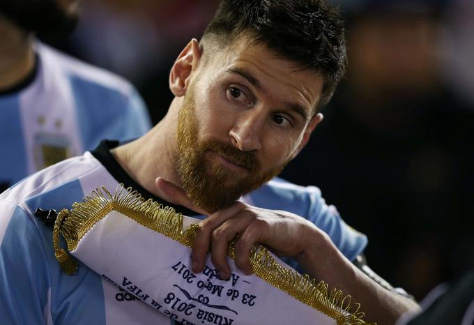 Lionel Messi, ki ga zvečer čaka prva četrtfinalna tekma lige prvakov z Juventusom, zaradi kazni ne bo mogel pomagati reprezentančnim soigralcem še na treh kvalifikacijskih tekmah. | Foto: Reuters