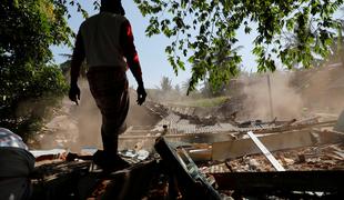 Poglejte, kako je potres porušil vas na indonezijskem otoku #video