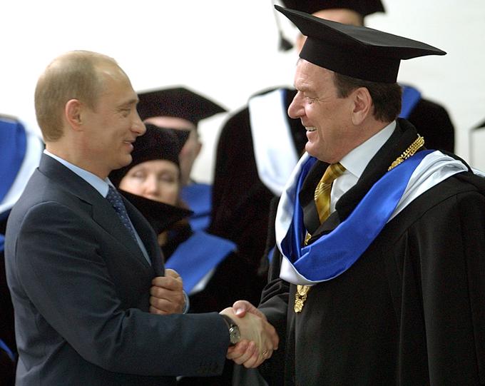 Ruski predsednik Vladimir Putin in nekdanji nemški kancler Gerhard Schröder | Foto: Guliverimage/Vladimir Fedorenko